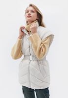 Kemer Detaylı Yelek ve Kazak Kombini