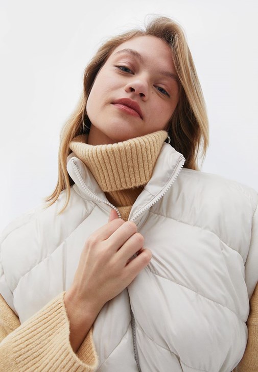 Kemer Detaylı Yelek ve Kazak Kombini