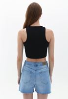 Bağlamalı Crop Top ve Şort Kombini