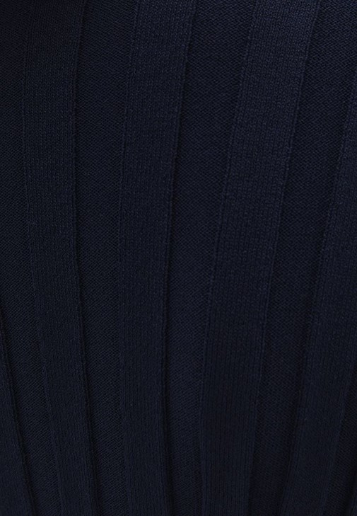 Crop Hırka ve Denim Pantolon Kombini