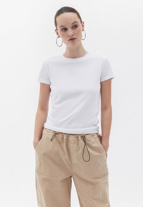 Blazer Ceket ve Deri Şort Kombini