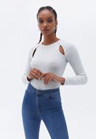 Bayan Krem Cut-Out Detaylı Kazak