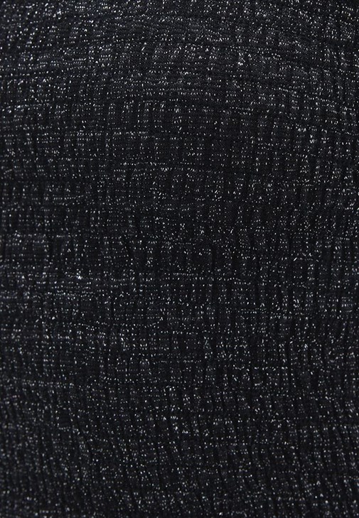 Taş Detaylı Şort ve Crop Top Kombini