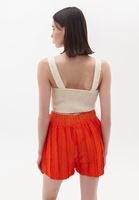 Crop Bluz ve Brodeli Şort Kombini