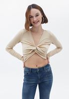 Crop Bluz ve Bootcut Pantolon Kombini