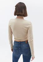 Crop Bluz ve Bootcut Pantolon Kombini
