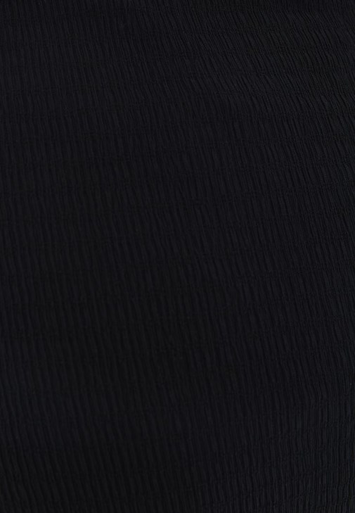 Yırtmaçlı Midi Etek ve Ajurlu Atlet Kombini