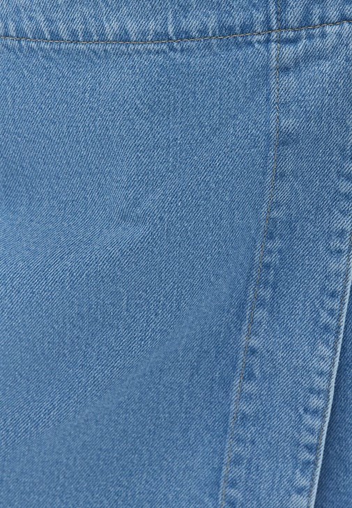 Bot Yaka Kazak ve Şort Etek Kombini