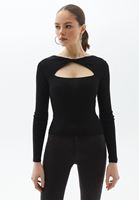 Bayan Siyah Cut-Out Detaylı Triko Kazak