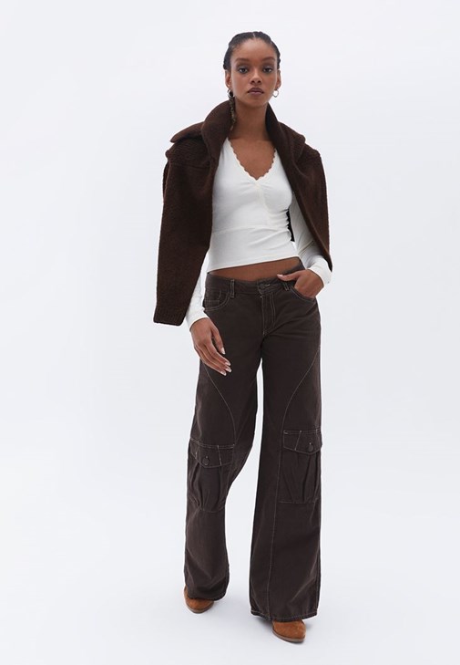 Crop Tişört ve Pantolon Kombini