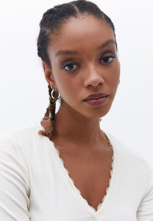 Crop Tişört ve Pantolon Kombini