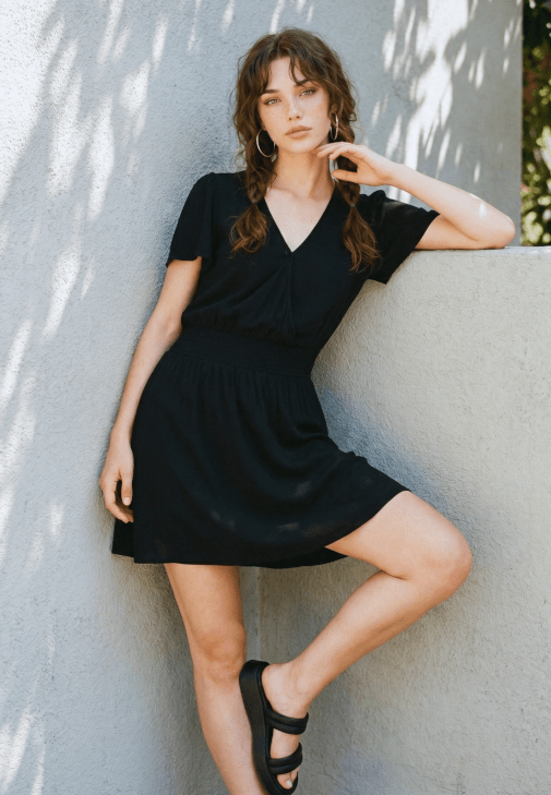 Siyah Kruvaze Yaka Mini Elbise