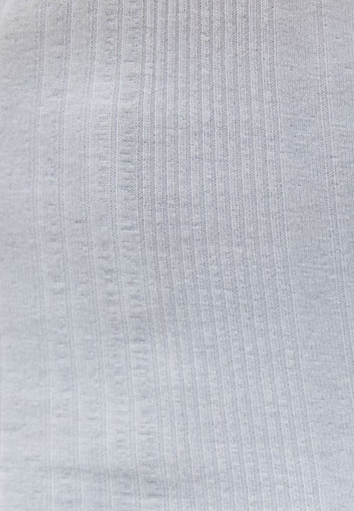 Sırt Dekolteli Atlet ve Denim Pantolon Kombini