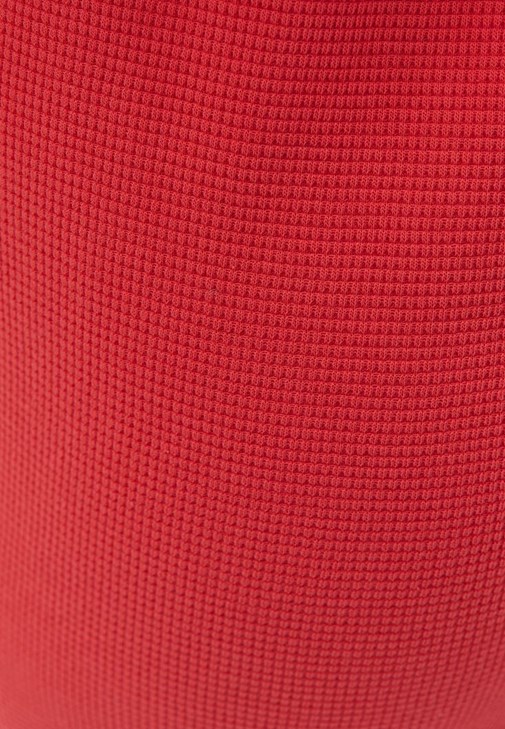 Bağcıklı Pantolon ve Tişört Kombini