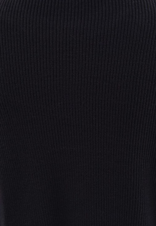 Fermuarlı Triko Kazak ve Slim-Fit Pantolon Kombini