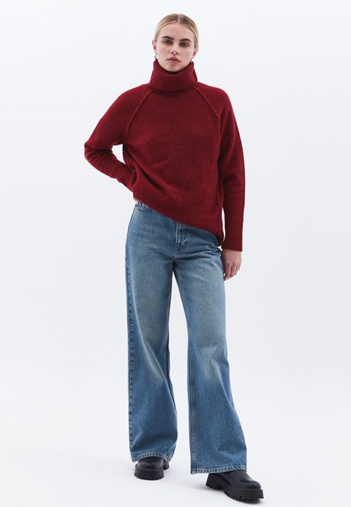 Yün Kazak ve Wide-Leg Pantolon Kombini