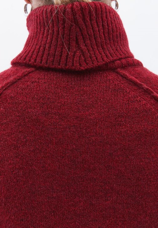 Yün Kazak ve Wide-Leg Pantolon Kombini