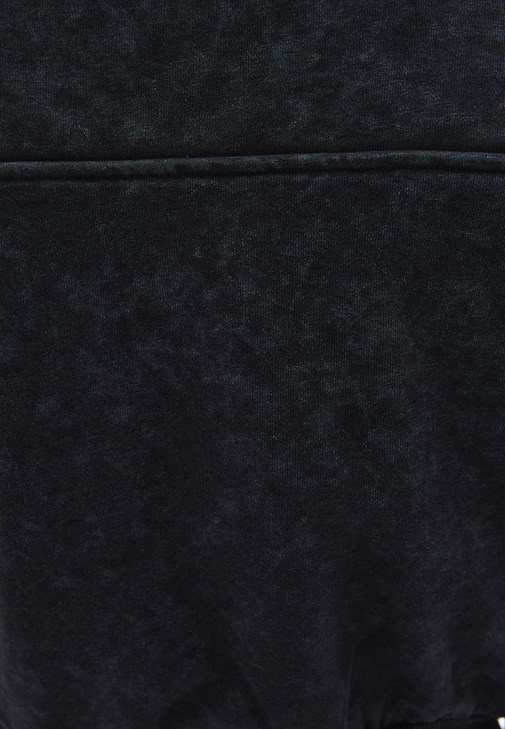 Sweatshirt ve Yıkamalı Pantolon Kombini