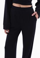 Sıfır Yaka Crop Sweatshirt ve Pantolon Kombini