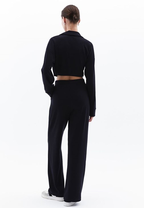 Sıfır Yaka Crop Sweatshirt ve Pantolon Kombini