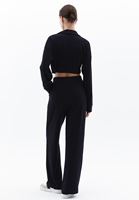 Sıfır Yaka Crop Sweatshirt ve Pantolon Kombini