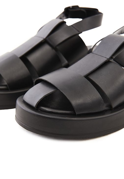 Midi Elbise ve Sandalet Kombini