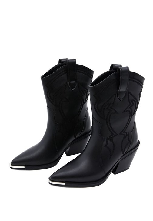 Pamuklu U Yaka Atlet ve Pile Detaylı Etek Kombini