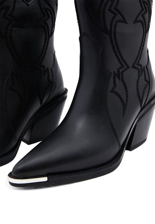 Pamuklu U Yaka Atlet ve Pile Detaylı Etek Kombini