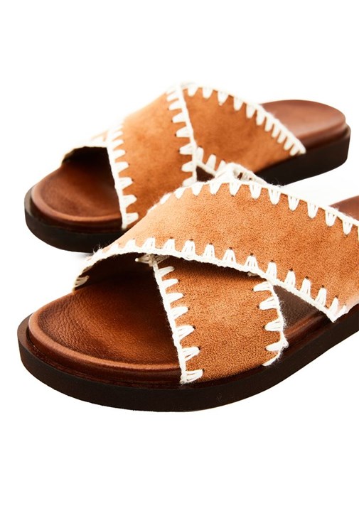 Tek Omuz Uzun Elbise ve Terlik Kombini