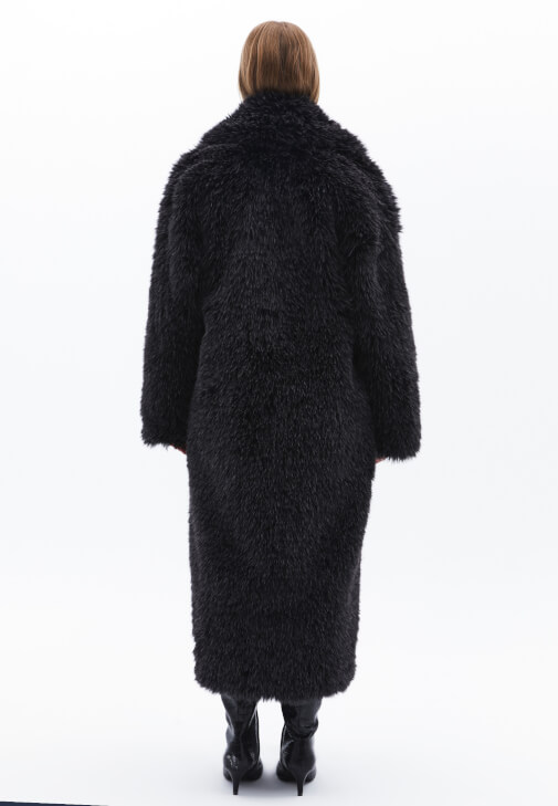 Vegan Kürk Kaban ve Şort Etek Kombini