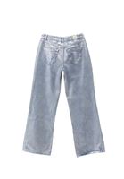 Denim Pantolon ve Saten Bluz Kombini
