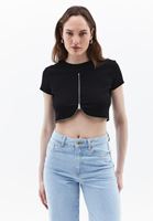 Fermuarlı Crop Tişört ve Pantolon Kombini