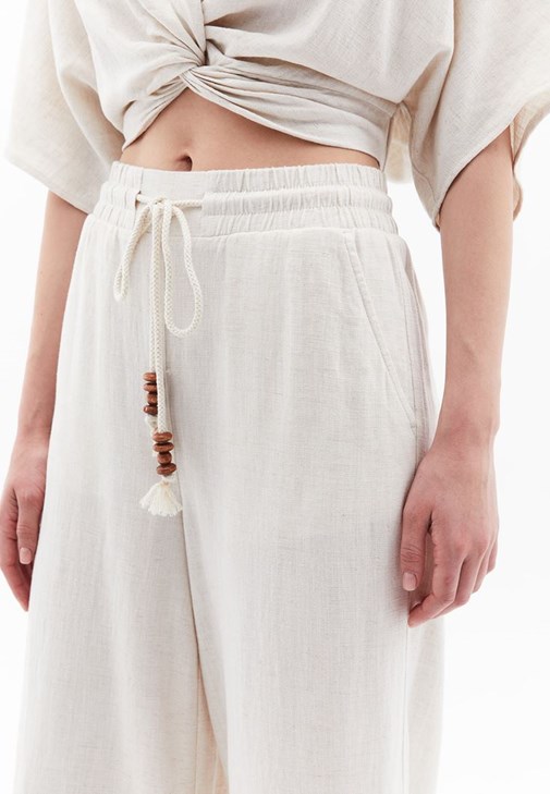 Crop Bluz ve Keten Pantolon Kombini