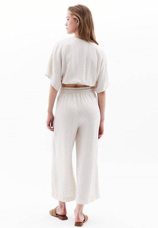 Crop Bluz ve Keten Pantolon Kombini