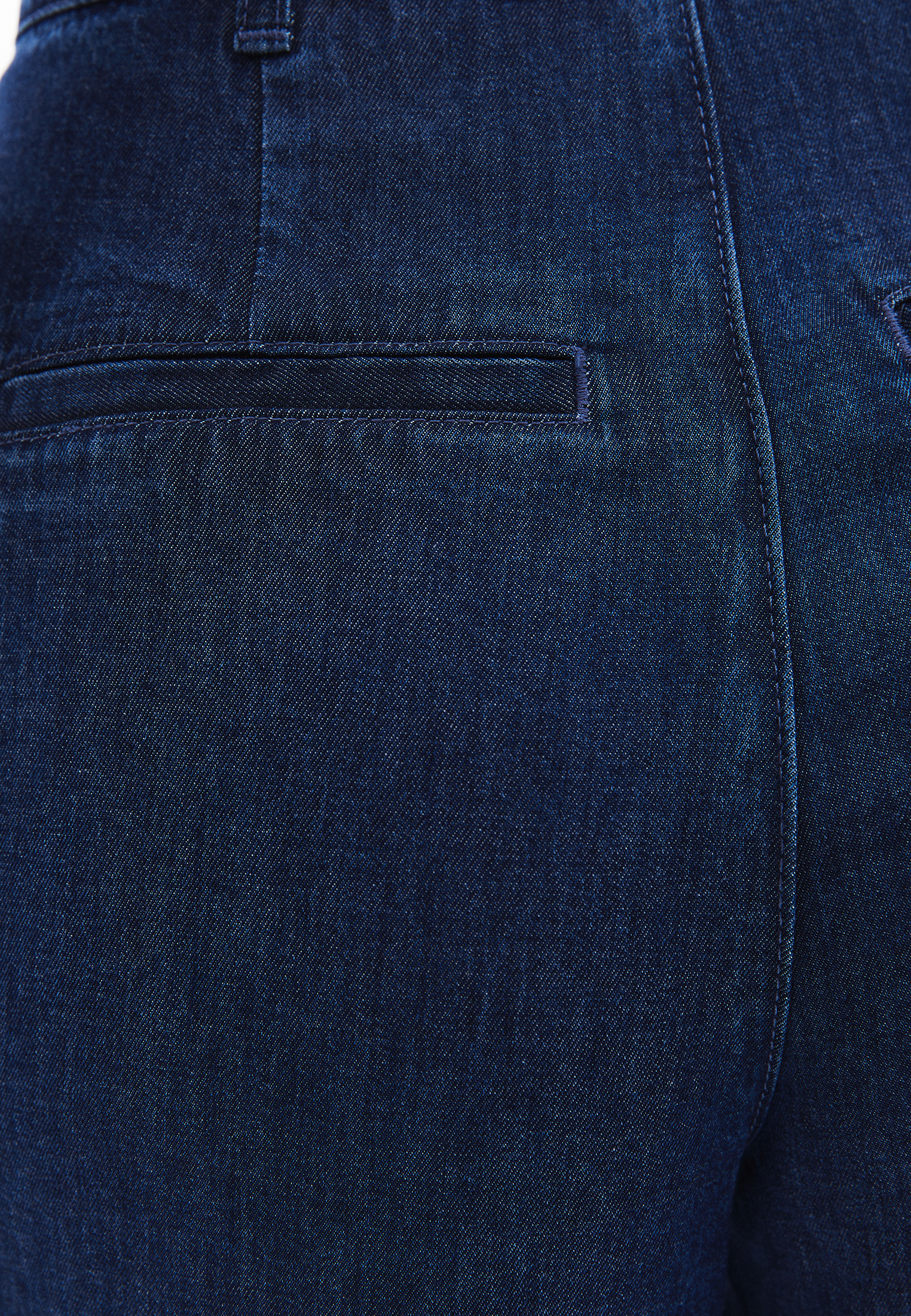 Pantolon yoq, lekin sutyenda Pantolon yoq, lekin sutyenda