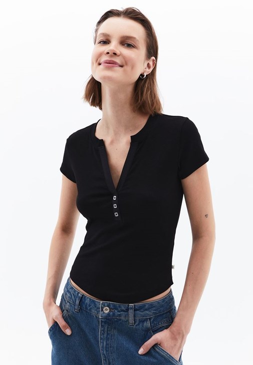 Siyah Düğme Detaylı Tişört ( MODAL )