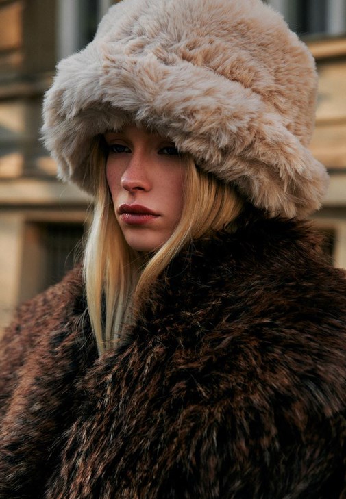 Bej Peluş Detaylı Bucket Şapka