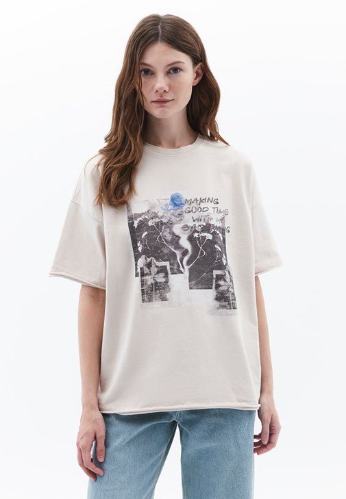 Oversize Tişört ve Denim Kombini