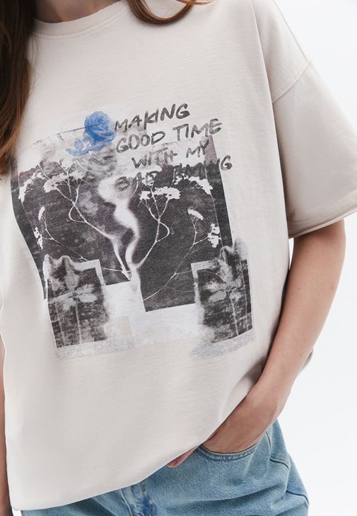 Oversize Tişört ve Denim Kombini