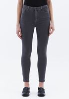 Skinnny-Fit Pantolon ve Atlet Kombini