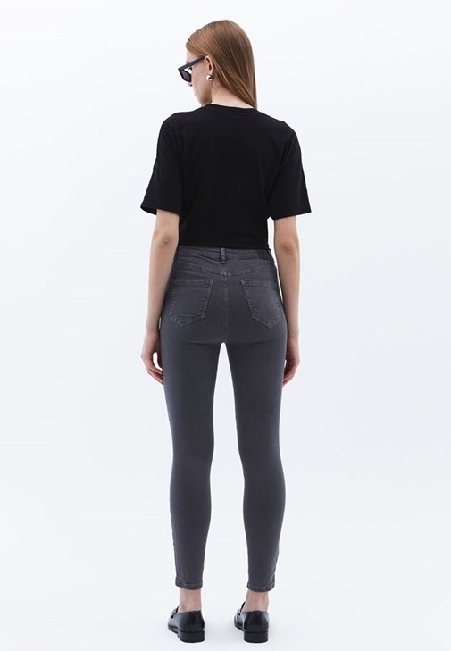 Skinnny-Fit Pantolon ve Atlet Kombini