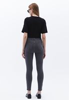 Skinnny-Fit Pantolon ve Atlet Kombini