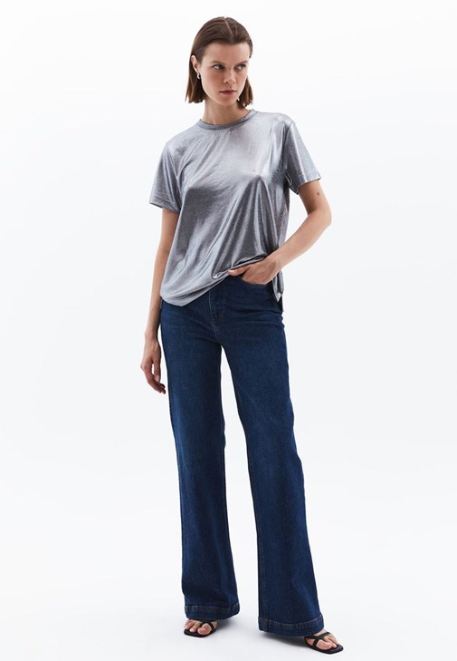 Mom-Fit Pantolon ve Tişört Kombini