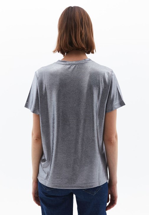 Mom-Fit Pantolon ve Tişört Kombini