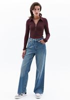 Polo Yaka Tiişört ve Denim Pantolon Kombini