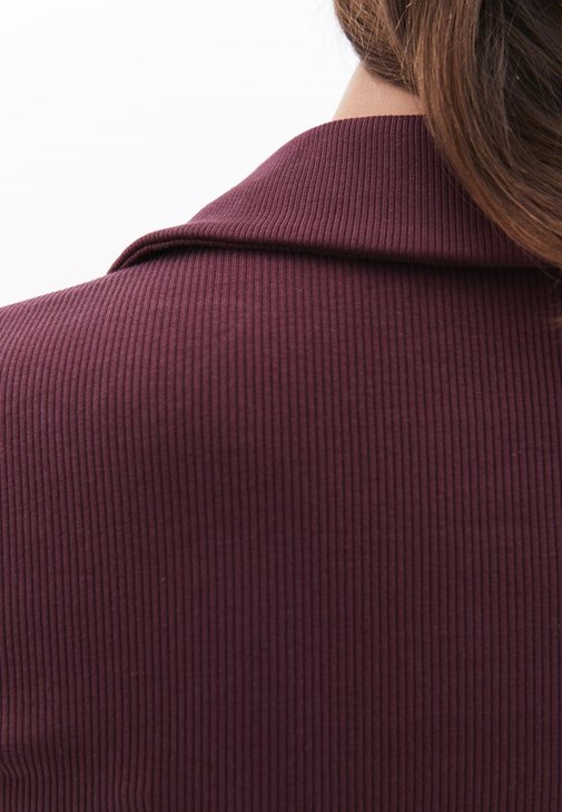 Polo Yaka Tiişört ve Denim Pantolon Kombini
