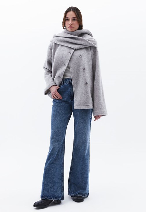 Denim Pantolon ve Oversize Tişört Kombini