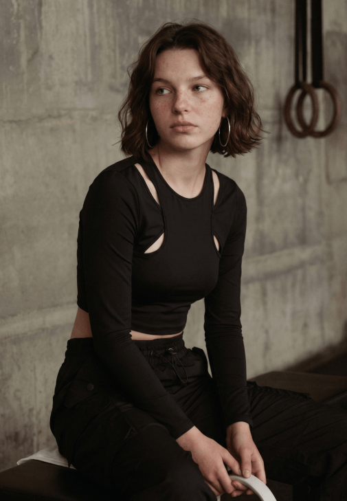 Siyah Cut-Out Detaylı Crop Tişört