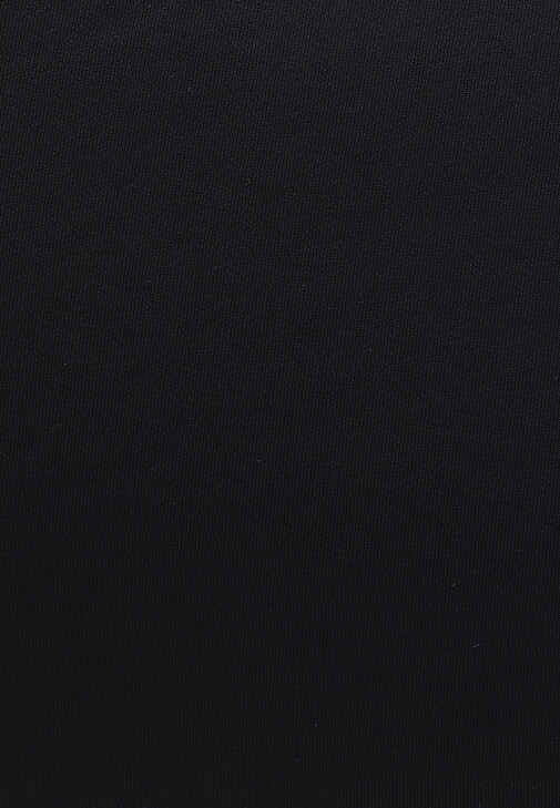 Cut-Out Detaylı Crop ve Jogger Pantolon Kombini