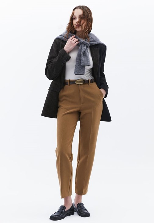 Slim-Fit Pantolon ve Atlet Kombini
